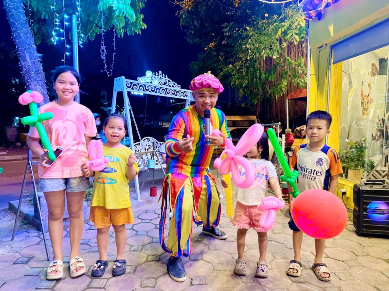 Chú hề vặn bóng ở Hoàng Mai 0911691080